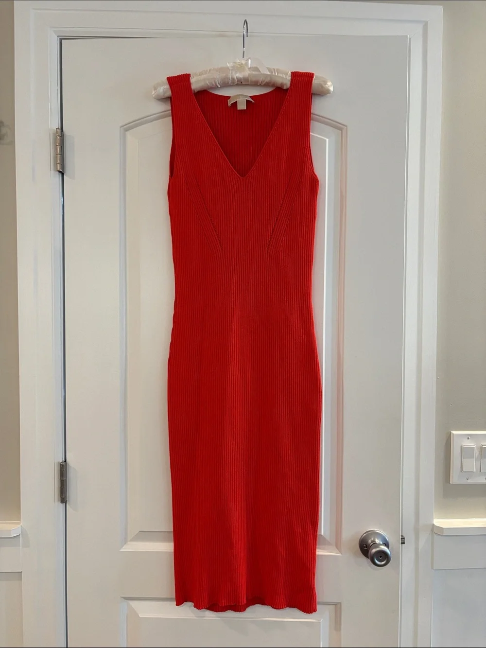Michael Kors Red Sleeveless V‑Neck Ribbed Midi Dress